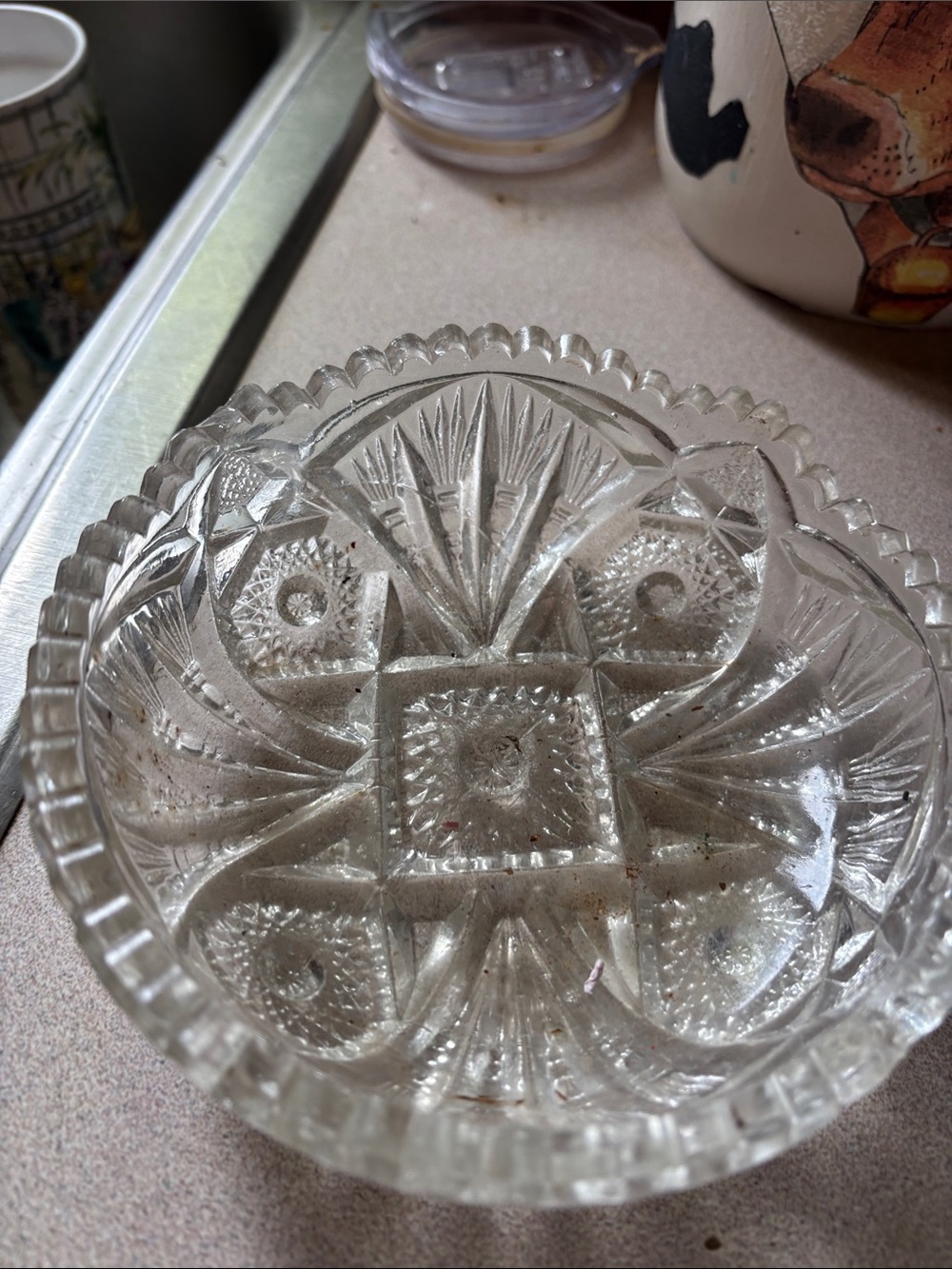 Source Unknown Clear Pressed Glass Decorative Serving Bowl